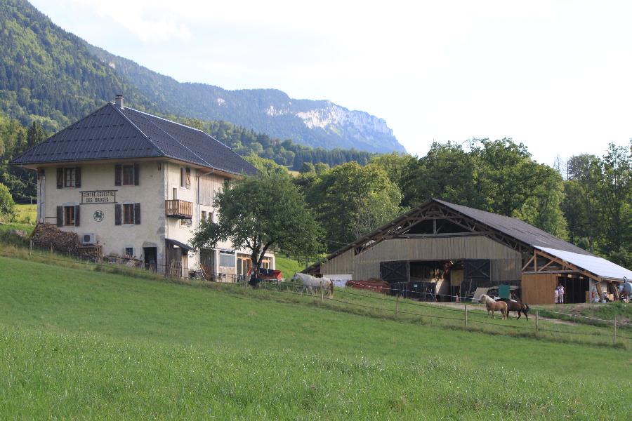 gite equestre Lescheraines Savoie Centre Équestre des Bauges